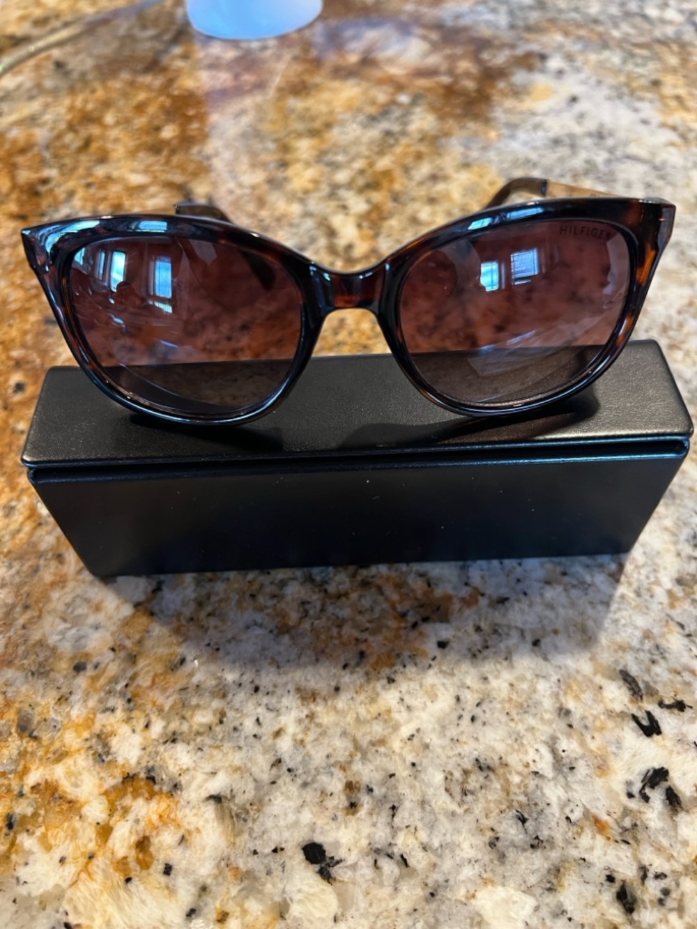 Tommy Hilfiger Men’s Brown Tortoise Rectangular Sunglasses